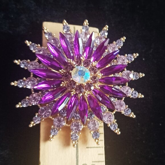 Gorgeous Purple Rhinestone Brooch - WHAT A LOOKER ! - Picture 4 of 4